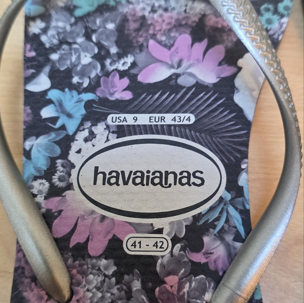 HAVAIANAS | Gray Floral Flip-Flops, Sz.  9, 41/42